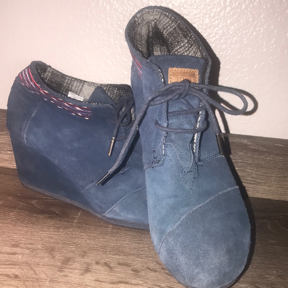 TOMS Blue Suede Lace Up Wedges Booties.